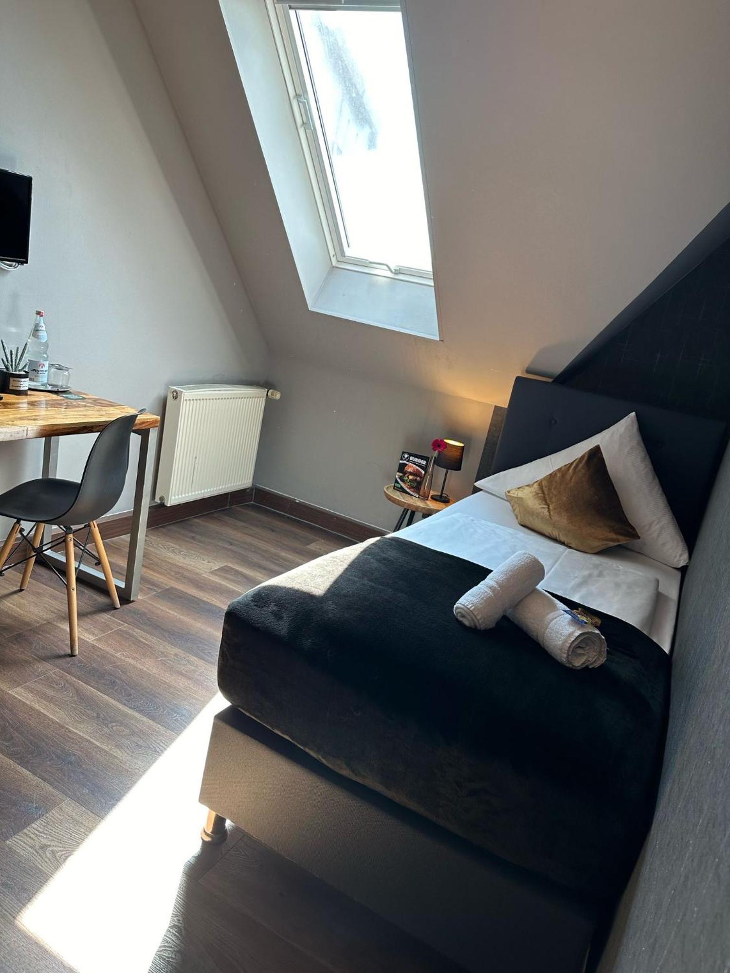 Hotel Restaurant Zum Loewen Duisburg Zewnętrze zdjęcie